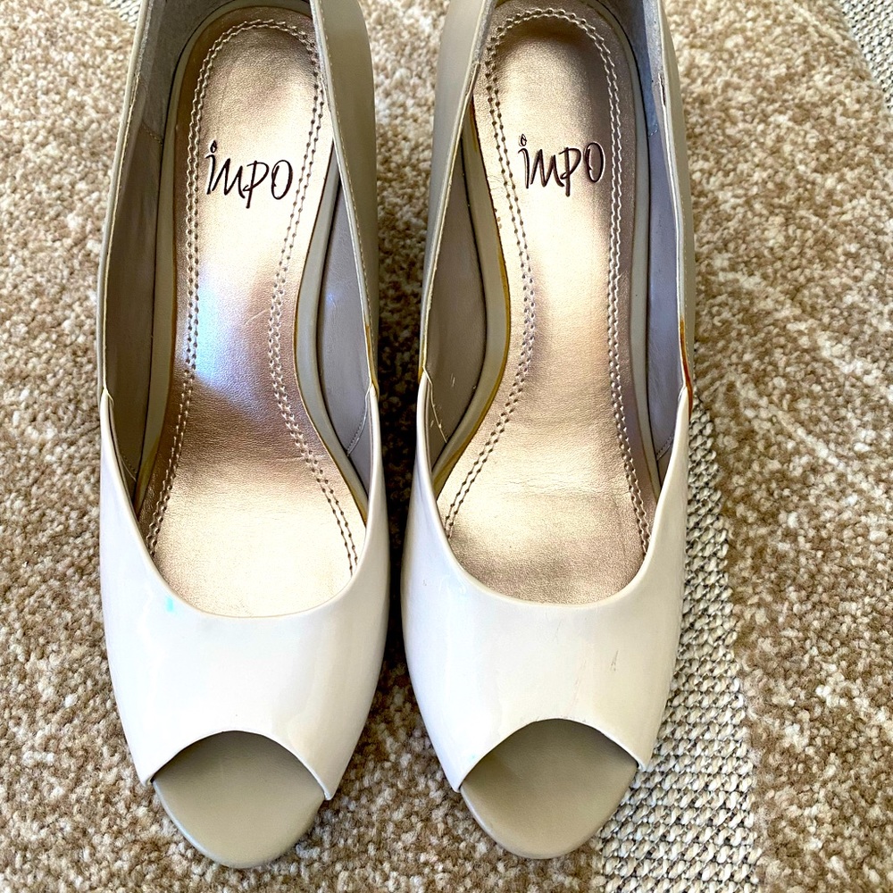 Used. Excellent condition. Cream&taupe. 2.7/8” heels.